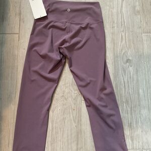 NWT  Lululemon Wunder Under HR 7/8 tights - Size 6